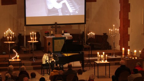 2026 Freitag 04 Kerzenschein